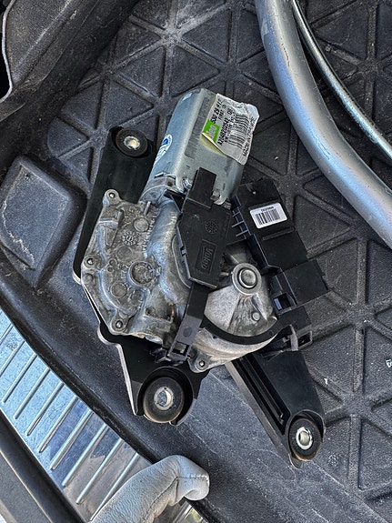 Mercedes-Benz W204/S204 takaluukun lasinpyyhkijän moottori