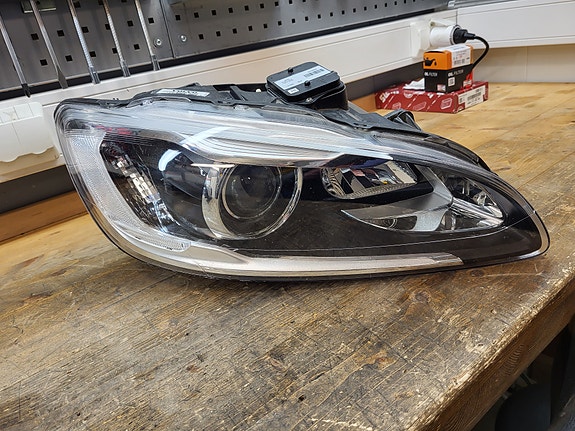 Volvo S/V60 ajovalot xenon ABL oikea ja vasen