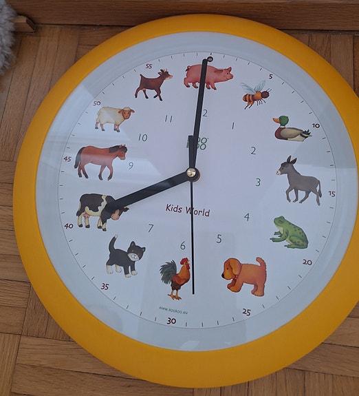 Kids World lasten seinäkello eläinkuvilla ja äänillä