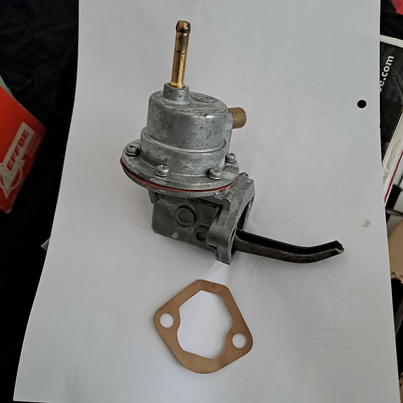 Harrasreauton pollttoainepumppu  kuntoon Nissan Cherry