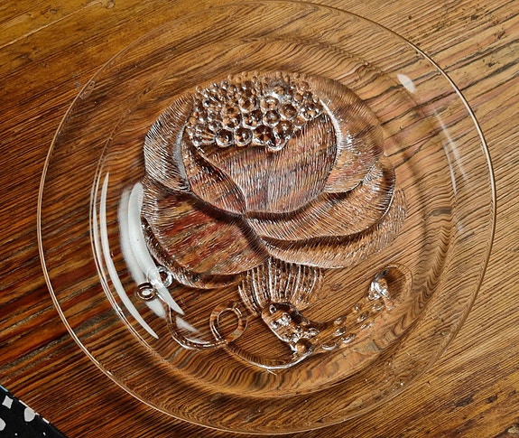 7 pionilautasta, Nuutajärvi Oiva Toikka