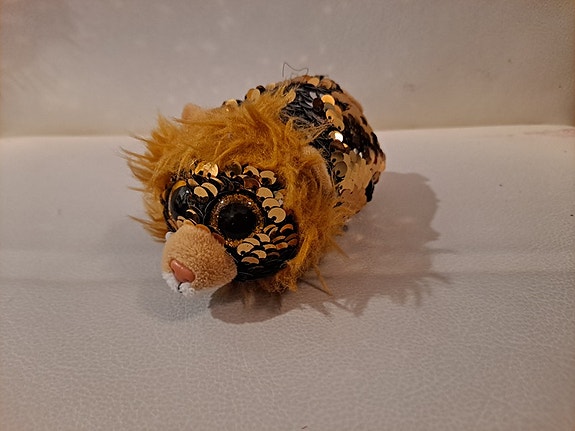 Pehmolelu leijona paljeteilla