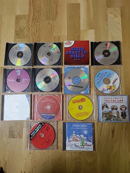 Lasten erinlaisia cd levyjä
