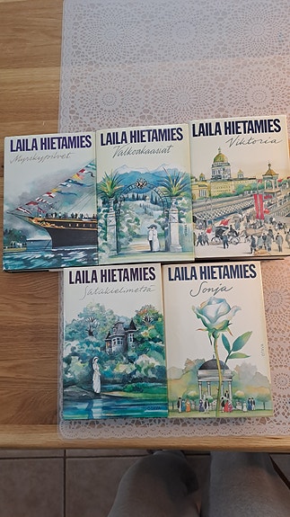 Laila Hietamies Sonja sarja 5 kirjaa kovat kannet