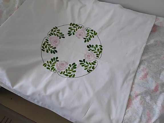 Kirjottu JUGEND ruusu pöytäliina