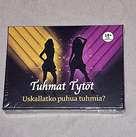 Tuhmat Tytöt aikuisten korttipeli K-18
