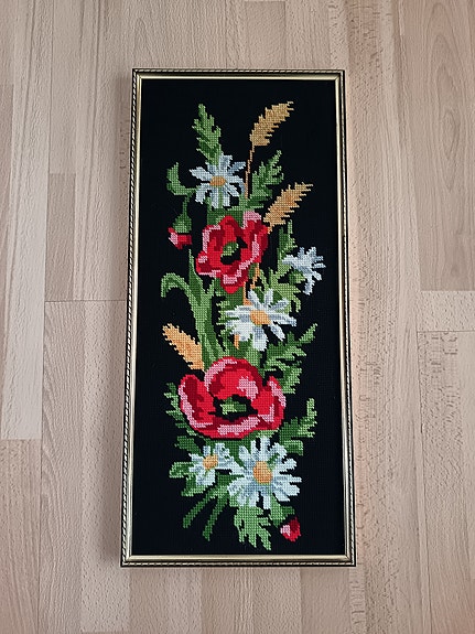 Kanavatyötaulu kukkia