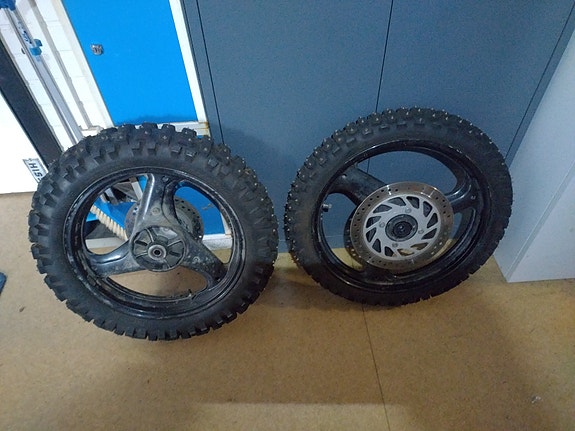 Piikkipyörät Honda vanteilla 18"+17"