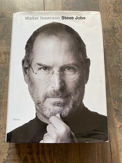 Walter Isaacson Steve Jobs kirja kovakantinen