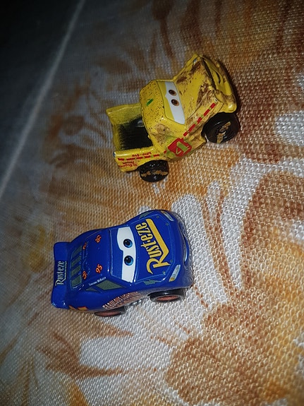 Disney Pixar Cars pienet leluautot 2 kpl