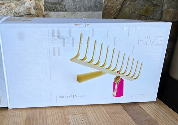 Hive Harvest Hanger (design‑naulakko), valkoinen – Uudenveroinen