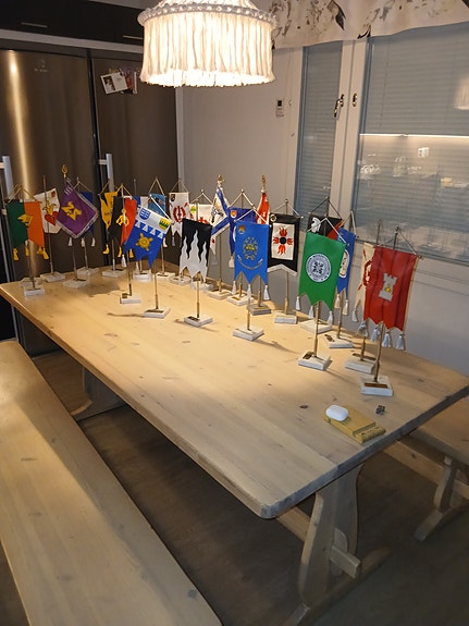 Puolustusvoimien pöytälippuja .15€ kpl jos kaikki ostat niin. Katsotaan hinta.