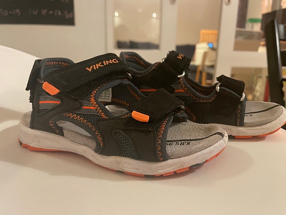Siistit Viking lasten sandaalit koko 27