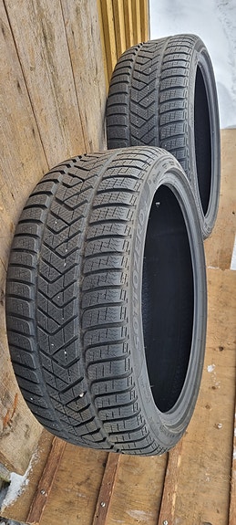 255 35 R20 Kitkarenkaat, Pirelli Winter Sottozero 3