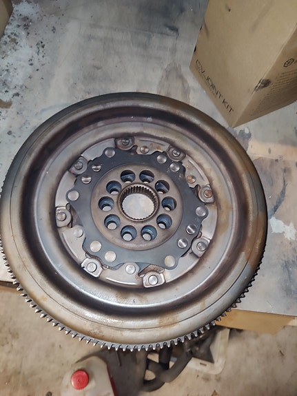 Volkswagen Passat B6 kaksoismassavauhtipyöräyö