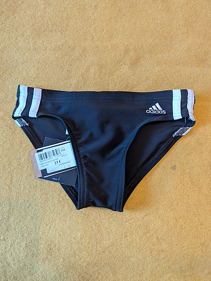 Adidas uikkarit, koko 116