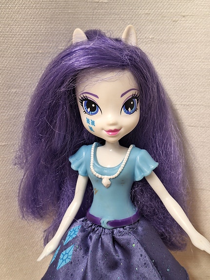 Myydään söpö My Little Pony EG Rarity nukke