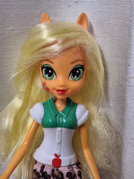 Myydään söpö My Little Pony EG Applejack nukke