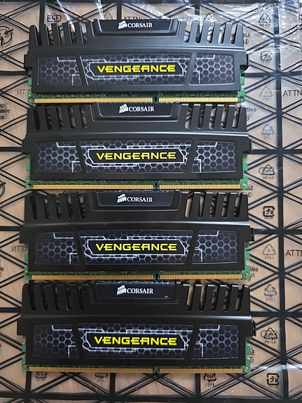 Corsair Vengeance DDR3 muistit