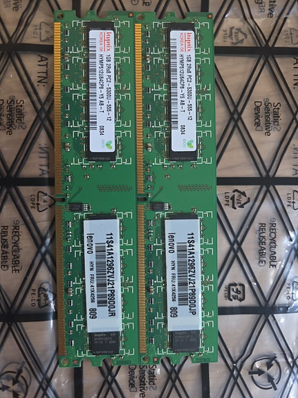 Hynix 1GB DDR2 PC2-5300U RAM-muisti 2kpl yhteensä 2GB