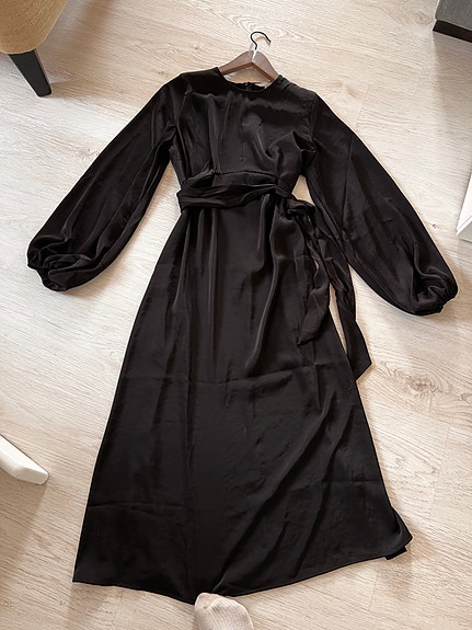 H&M äitiysmekko S musta