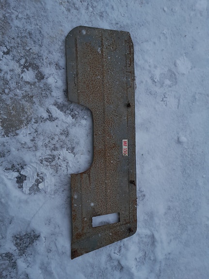 MF 135 ja 35 sivupelti harmaa fergu