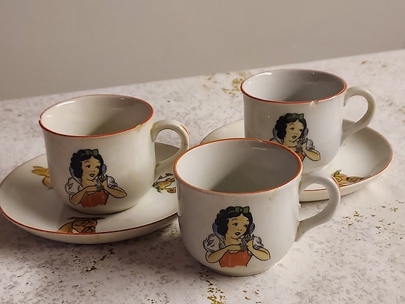 Arabia lasten kahviastiasto Lumikki-kuvio valkoinen keramiikka