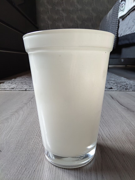 Valkoinen maljakko