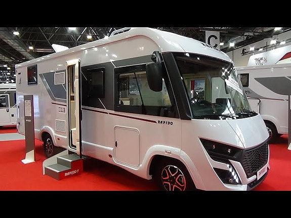 VUOKRATAAN: Uusi Rapido 896F Premium luokan automaatti | B-kortti | 4 hengelle