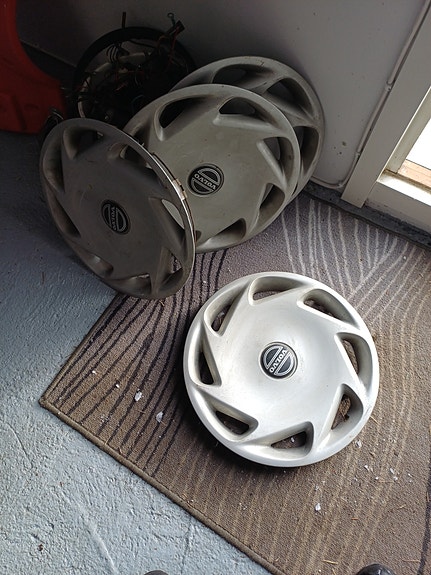 Volvo pölykapselit 16"