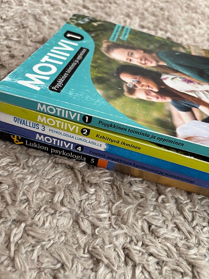 Motiivi ja Lukiolaisen psykologia oppikirjat 1-5