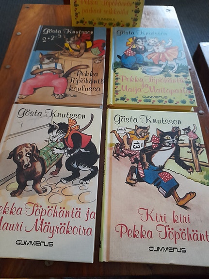 Pekka Töpöhäntä kirjat kotelossa