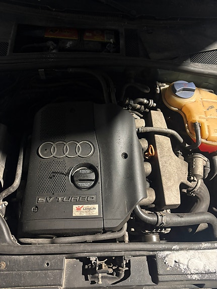 Audi a6 1,8t  myydään osissa
