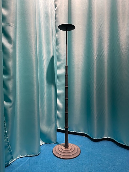 Korkea kynttilänjalka