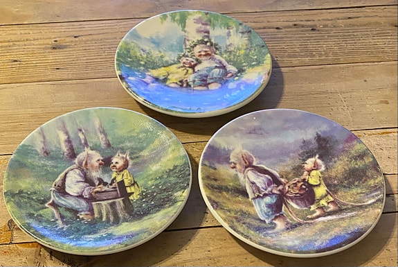 2x Pikkupeikon vuosi seinälautanen kesä ja kevät