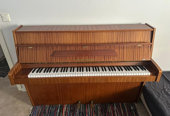 Annetaan piano uuteen kotiin
