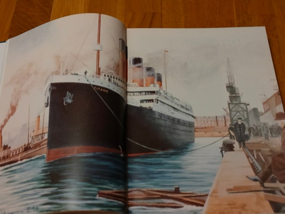 Titanic &her sisters Olympic & Britannic englannin kielinen kirja