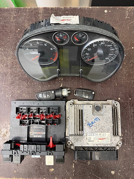 Audi A3 8P 1.8Tfsi 07-12 ECU+Mittaristo+virtalukko+avaimet