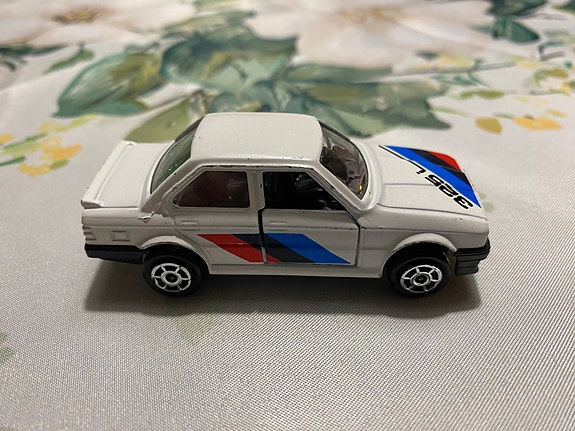 Majorette BMW 325 i metalli pikkuauto
