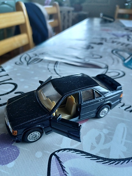 MB 190E pienoisauto