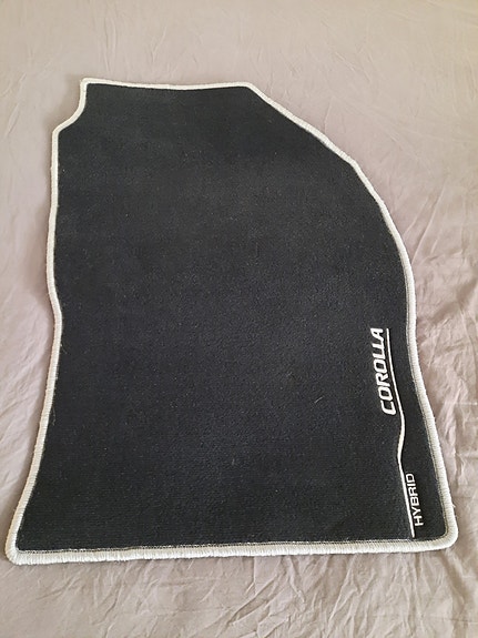 Nouda Seinäjoelta, Toyota Corolla auton matto