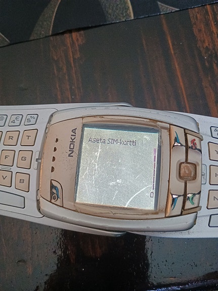 Nokia 6810 qwerty puhelin ( Made in Finland)