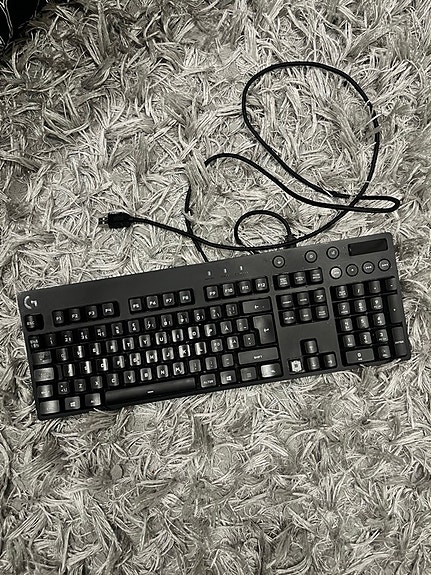 Logitech pelinäppäimistö