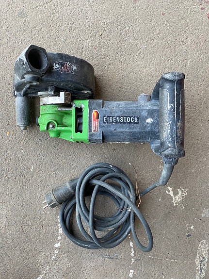 Betonin työstö koneita erilaisia ja Stihl reppuruisku 2 kpl
