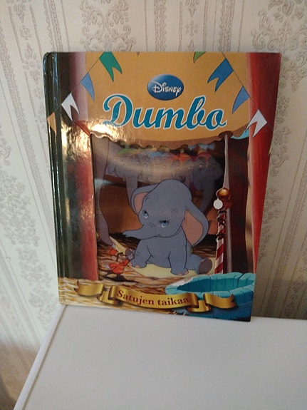 Disney Dumbo lastenkirja kovakantinen