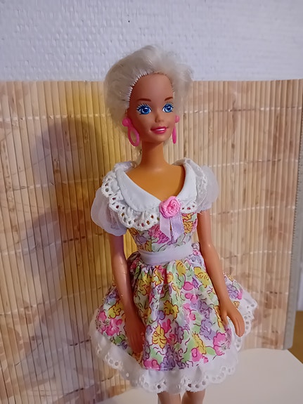 Kaunis Mattel Barbie Pääsiäismekossa