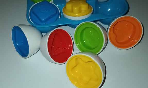 Aukeavat munat kennossa