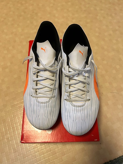 Puma jalkapallokengät