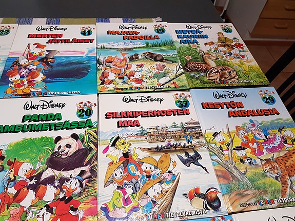 Disneyn iloinen tietolukemisto  × 14