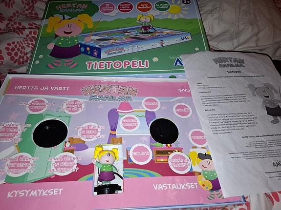 Hertan Maailma Tietopeli lasten lautapeli